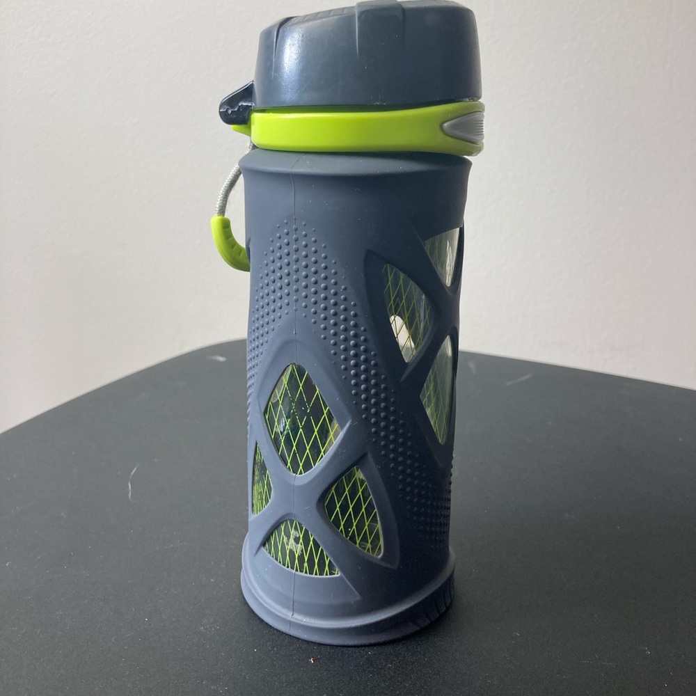Flip top water bottle